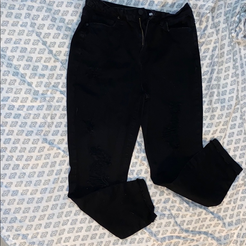 Black distressed skinny jeans
